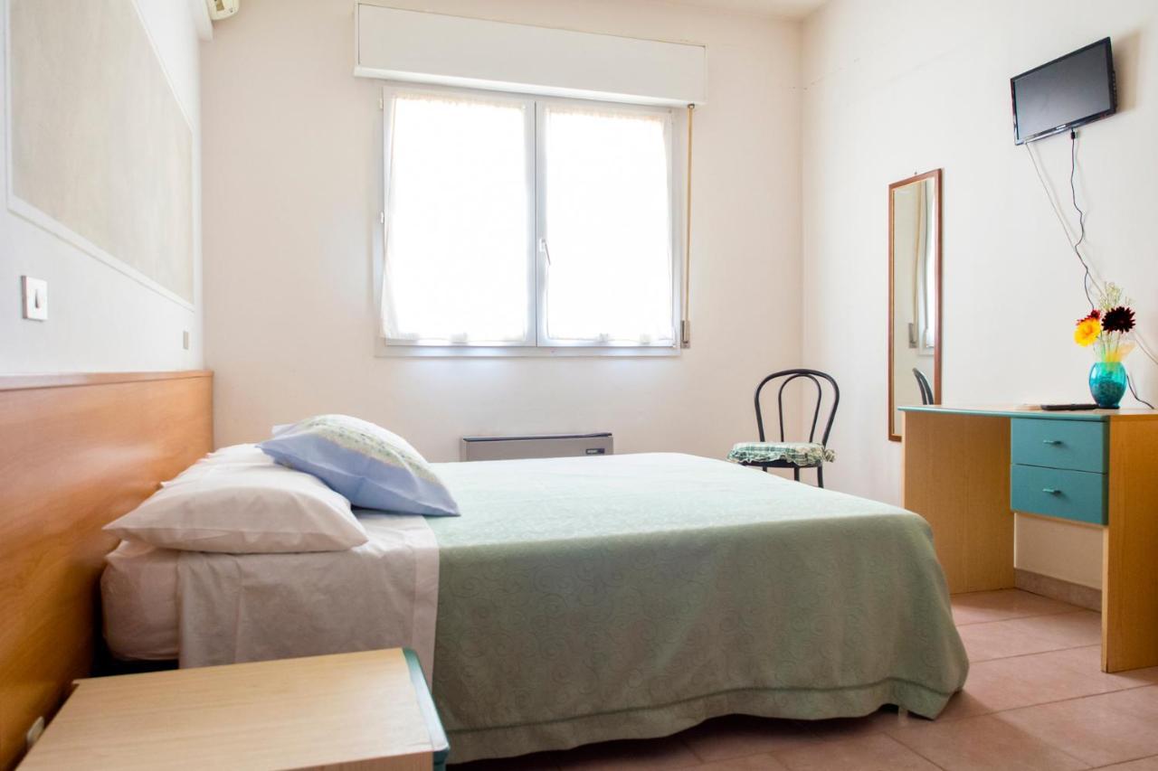 Hotel La Vela Castelnuovo Rangone エクステリア 写真
