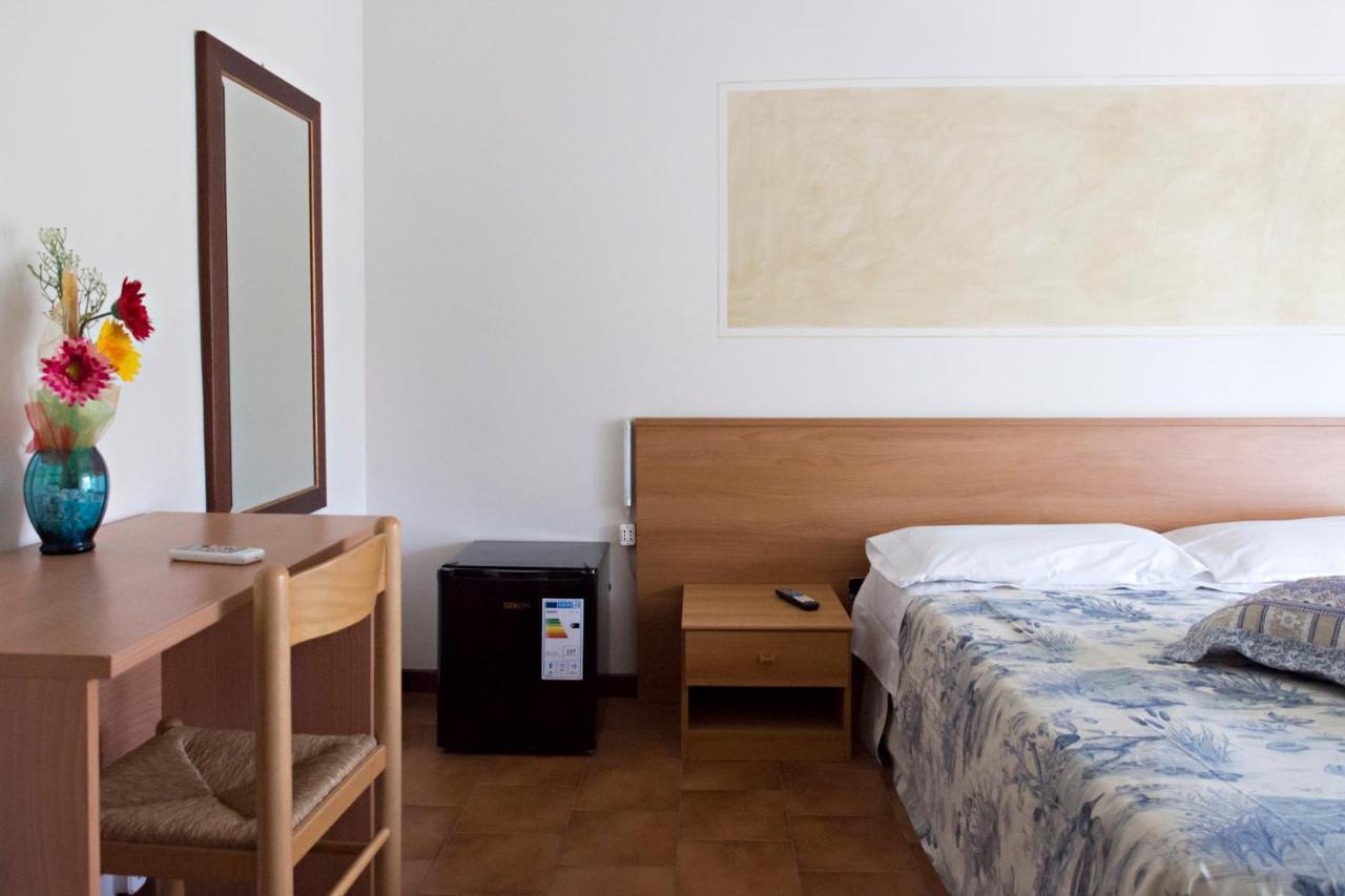 Hotel La Vela Castelnuovo Rangone エクステリア 写真