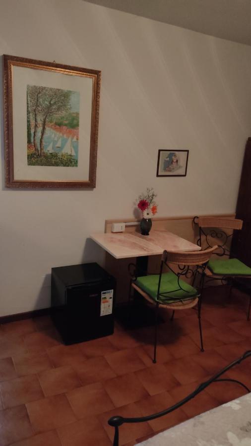 Hotel La Vela Castelnuovo Rangone エクステリア 写真