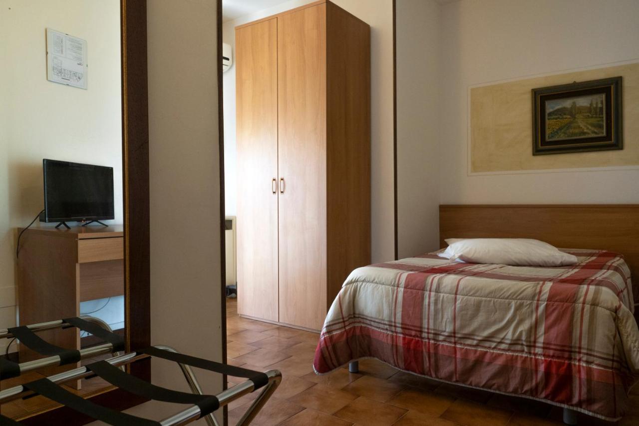 Hotel La Vela Castelnuovo Rangone エクステリア 写真